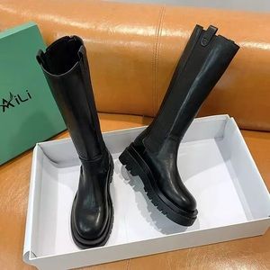 Sz.9 black boots